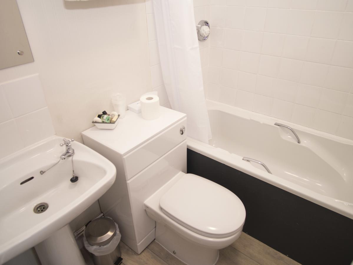 Отель Longstone House Bed & Breakfast Сихаузес Экстерьер фото